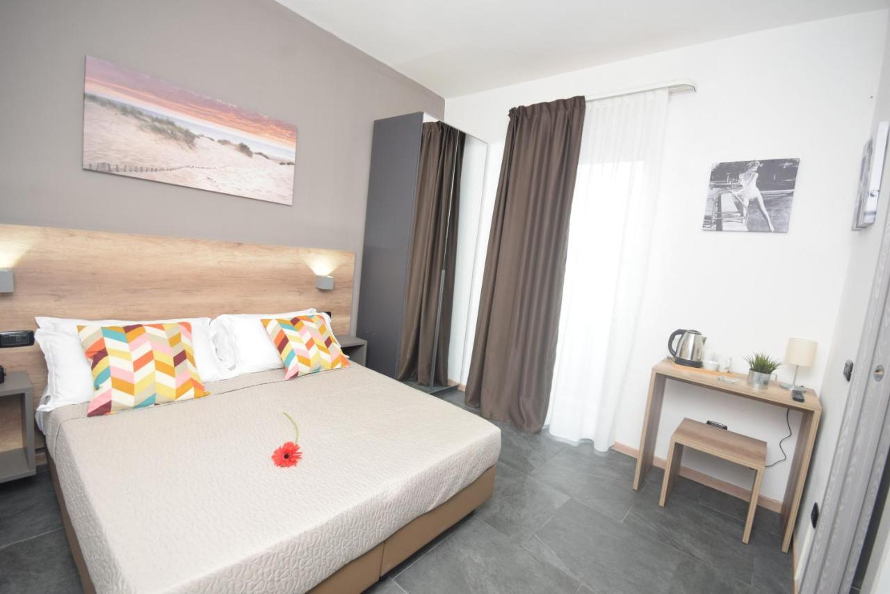 Hotel Crisvan Rimini Eksteriør bilde